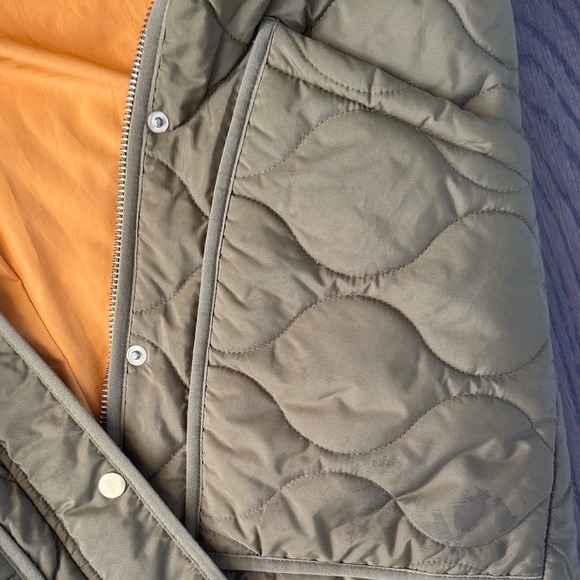 J. Crew women’s  Quilted Puffer Jacket in Olive - Picture 3 of 3